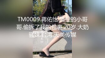 ❤淫荡骚女姐妹花，老哥一挑二双飞，双女舔奶吃屌，前后夹击，扶屌骑乘操骚逼，边操边舔逼