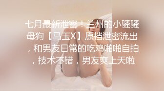 牛逼角度近距离偷拍 不敢坐半蹲着尿的 牛仔裤少妇的小黑鲍