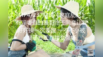 《人妻熟女控☀️必备》强烈推荐！风韵犹存大奶一线天美鲍网红熟女【亚馨】订阅私拍，各种露出外拍性爱口交紫薇太好了绝对败火 (5)