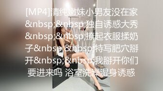 STP27611 可爱嫩妹【小晶晶】年龄不大超会玩，一身黑衣搔首弄姿，手指扣穴全是水，水晶假屌爆插