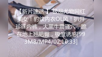 美眉找黑爹秀恩爱 后续大家自己想象一下 像小母狗一样趴着被青筋暴起的大肉棒插入那一刻是何感受