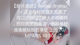 《魔手外购秘极品CP》厕拍达人潜伏女厕独占坑位隔板缝逼脸同框现场实拍多位小姐姐方便，极品肉丝美腿高颜美女擦逼的动作都好看 (1)