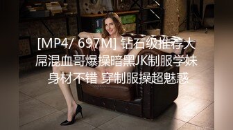 嘘嘘到一半，发出怪声吓美女