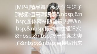 名门夜宴CD系列商场尾随偷拍两个时尚美女裙底风光包臀裙美女超细丁字裤！两侧露出黑逼